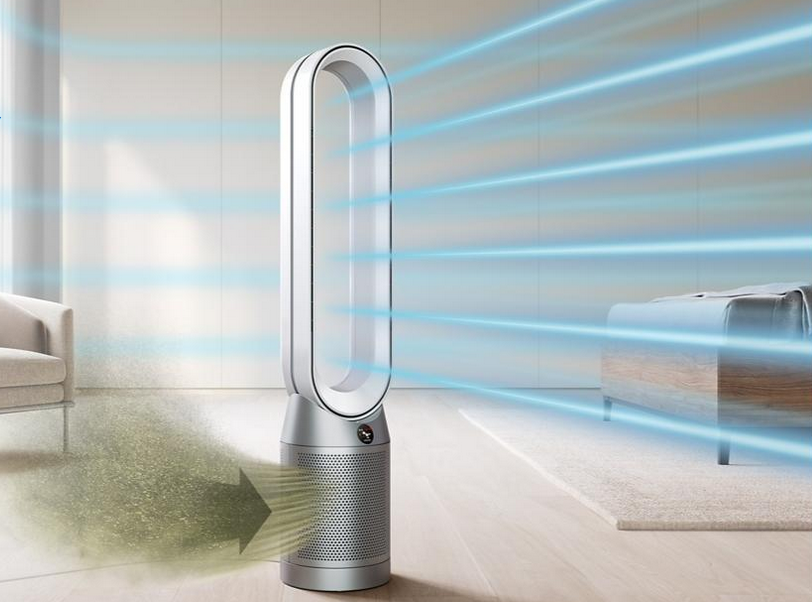 Der Dyson Purifier Cool TP07 steht im Wohnzimmer